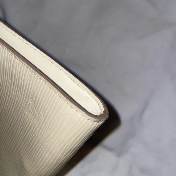 Louis Vuitton clutch - Picture 11 of 15